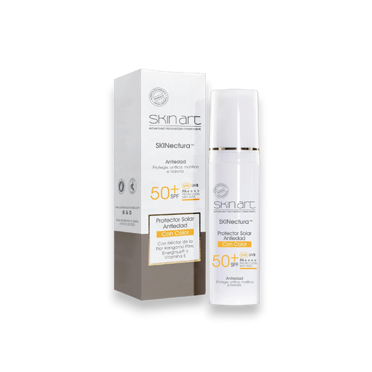 Protector solar antiedad con color